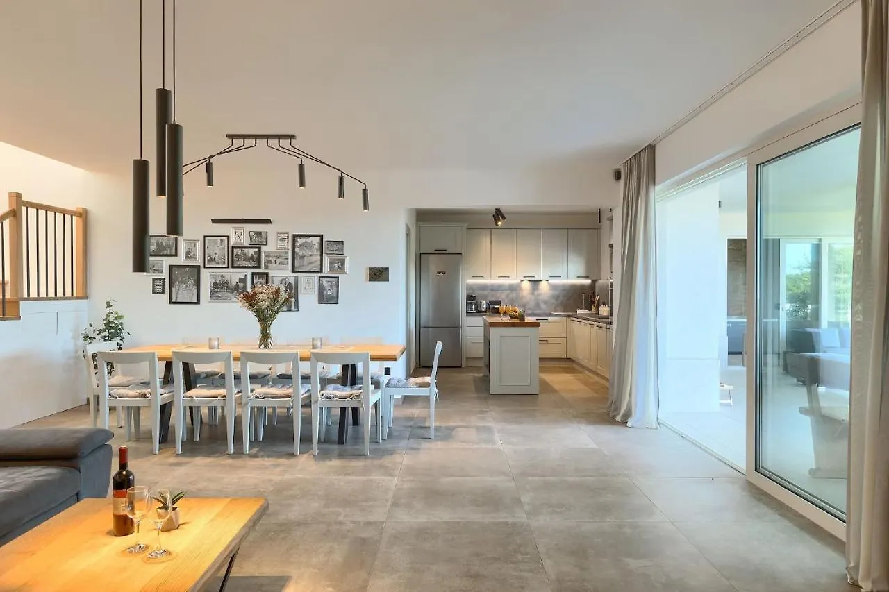 Modern Villa Grgo With Pool And Jacuzzi In Tinjan 0*,  Croatia