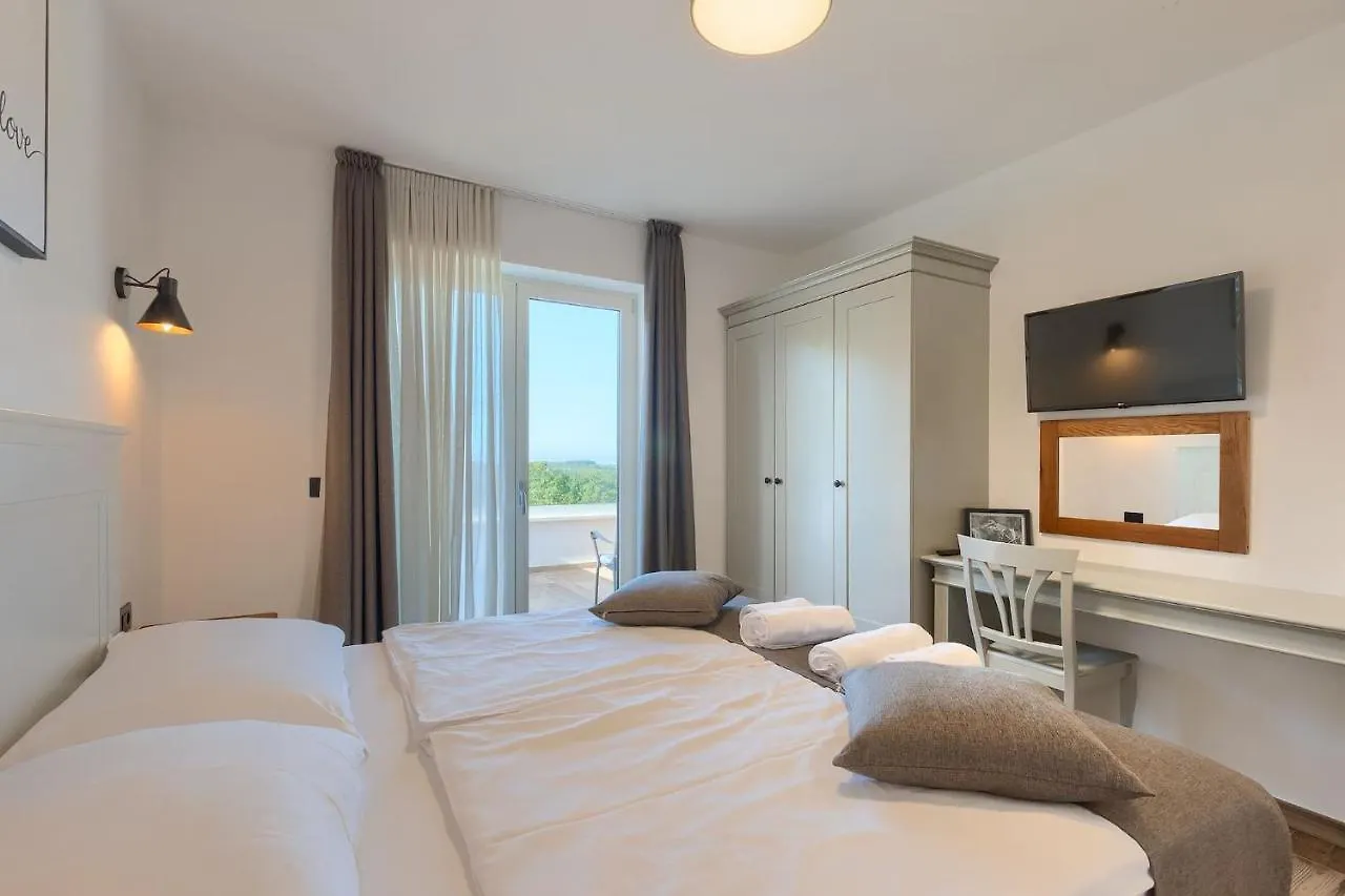 Modern Villa Grgo With Pool And Jacuzzi In Tinjan
