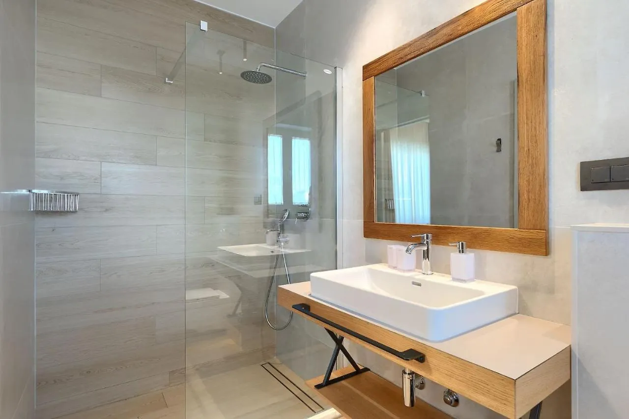 Modern Villa Grgo With Pool And Jacuzzi In Tinjan Croatia