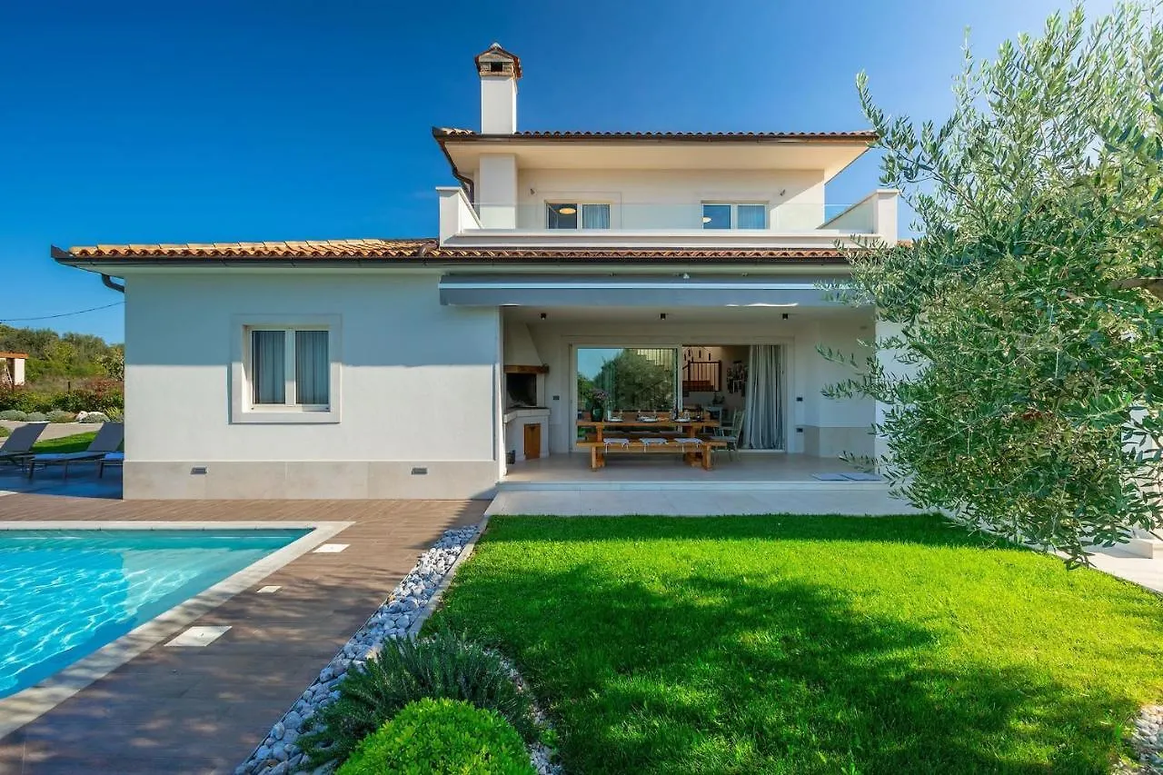 Modern Villa Grgo With Pool And Jacuzzi In Tinjan Croatia