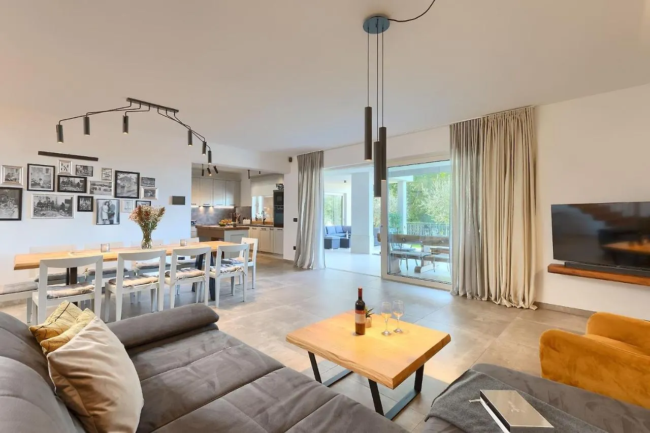 Modern Villa Grgo With Pool And Jacuzzi In Tinjan Croatia