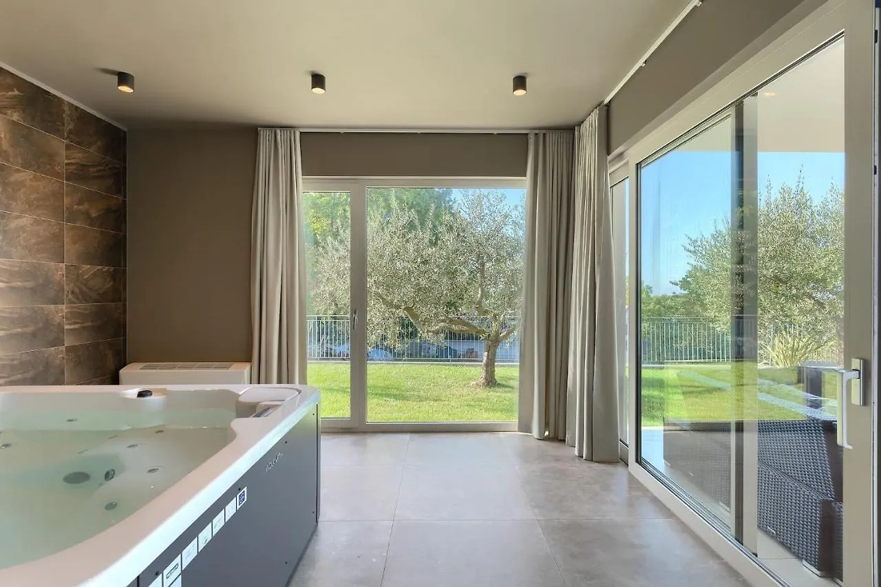 Modern Villa Grgo With Pool And Jacuzzi In Tinjan