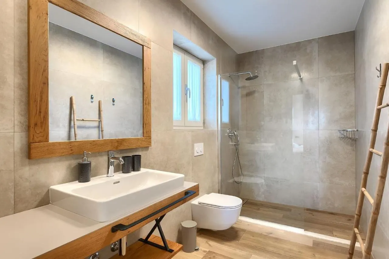 Modern Villa Grgo With Pool And Jacuzzi In Tinjan