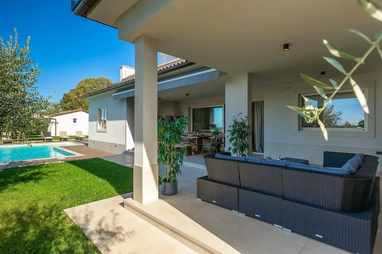 Modern Villa Grgo With Pool And Jacuzzi In Tinjan Croatia