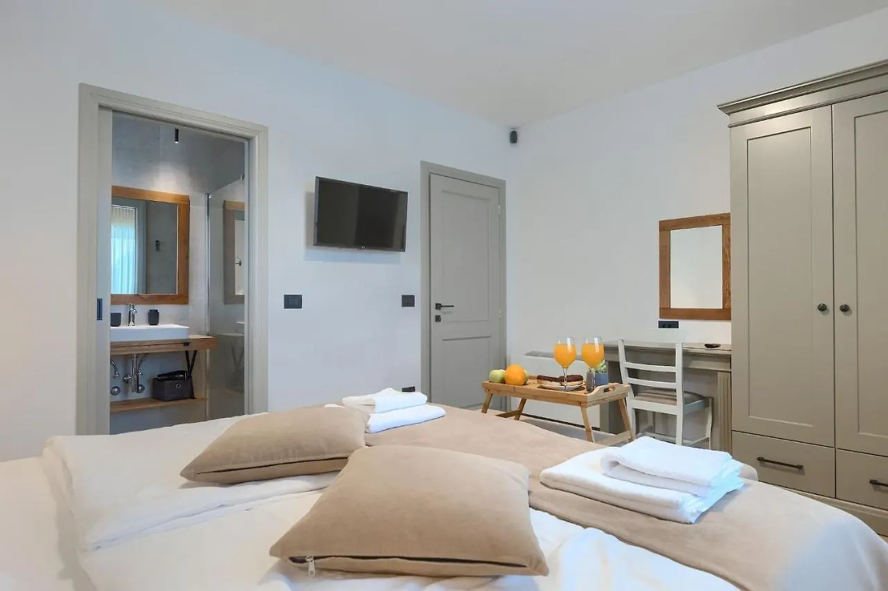 Modern Villa Grgo With Pool And Jacuzzi In Tinjan Croatia