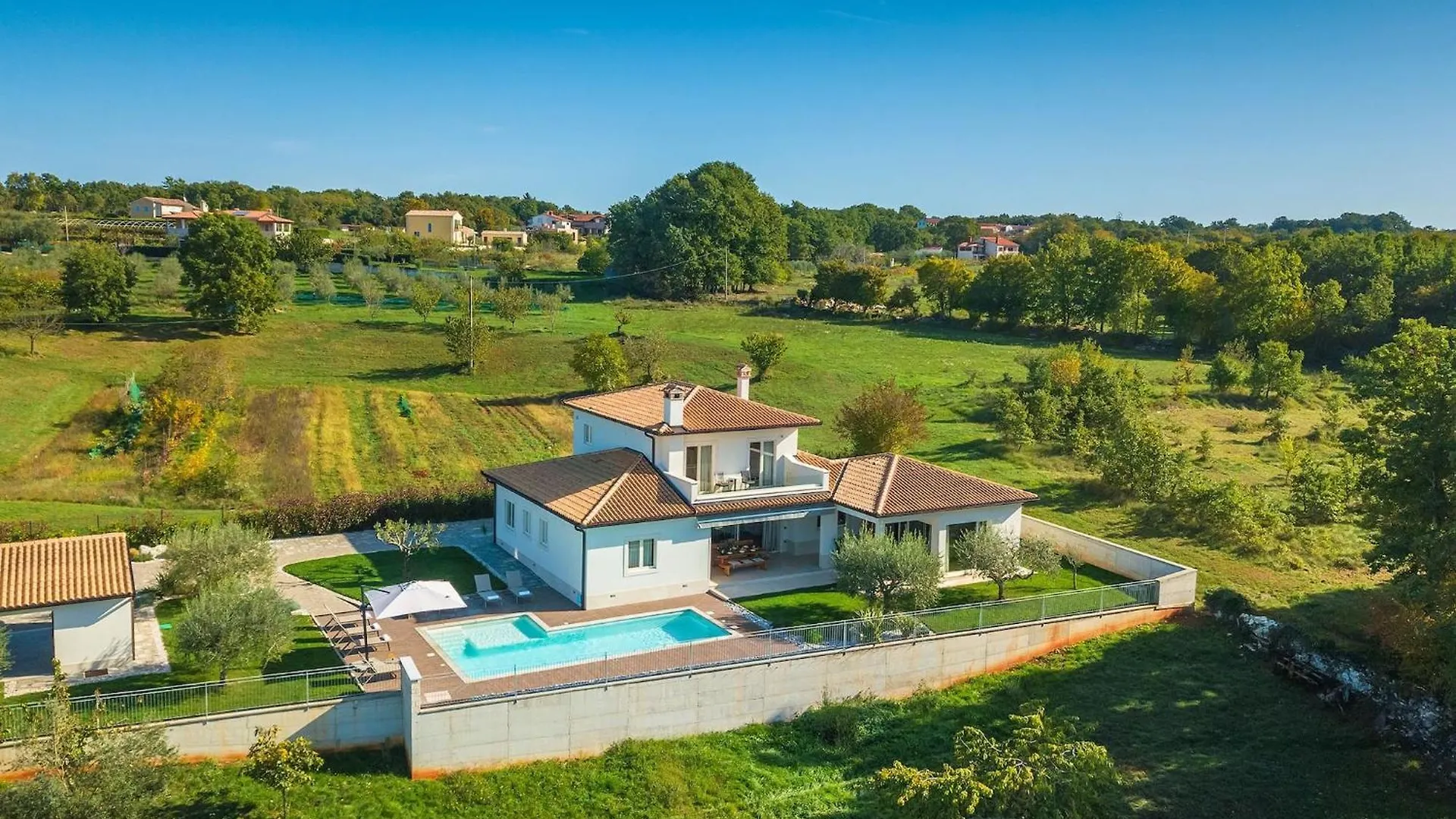 Modern Villa Grgo With Pool And Jacuzzi In Tinjan