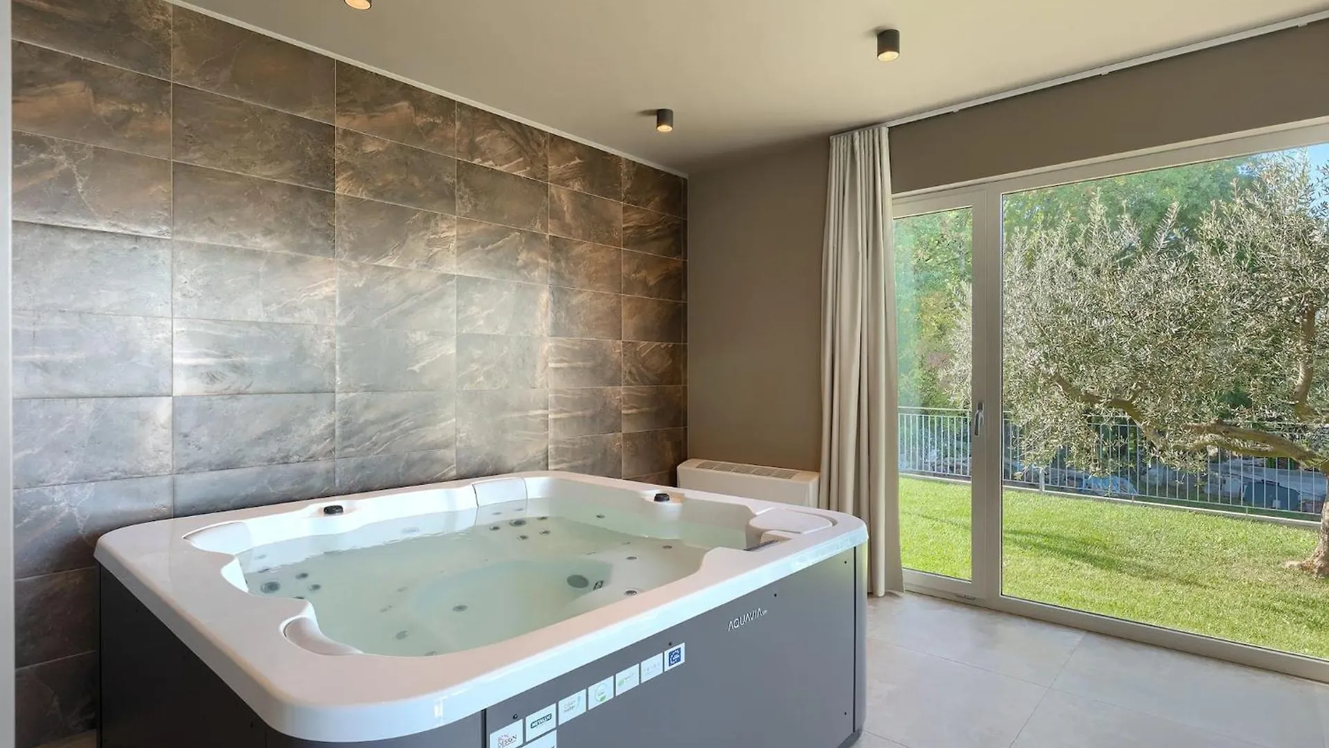 Modern Villa Grgo With Pool And Jacuzzi In Tinjan 0*,  Croatia