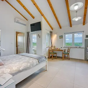 Lovor - Enjoy Springtime In Nature & Explore Istria Apartman